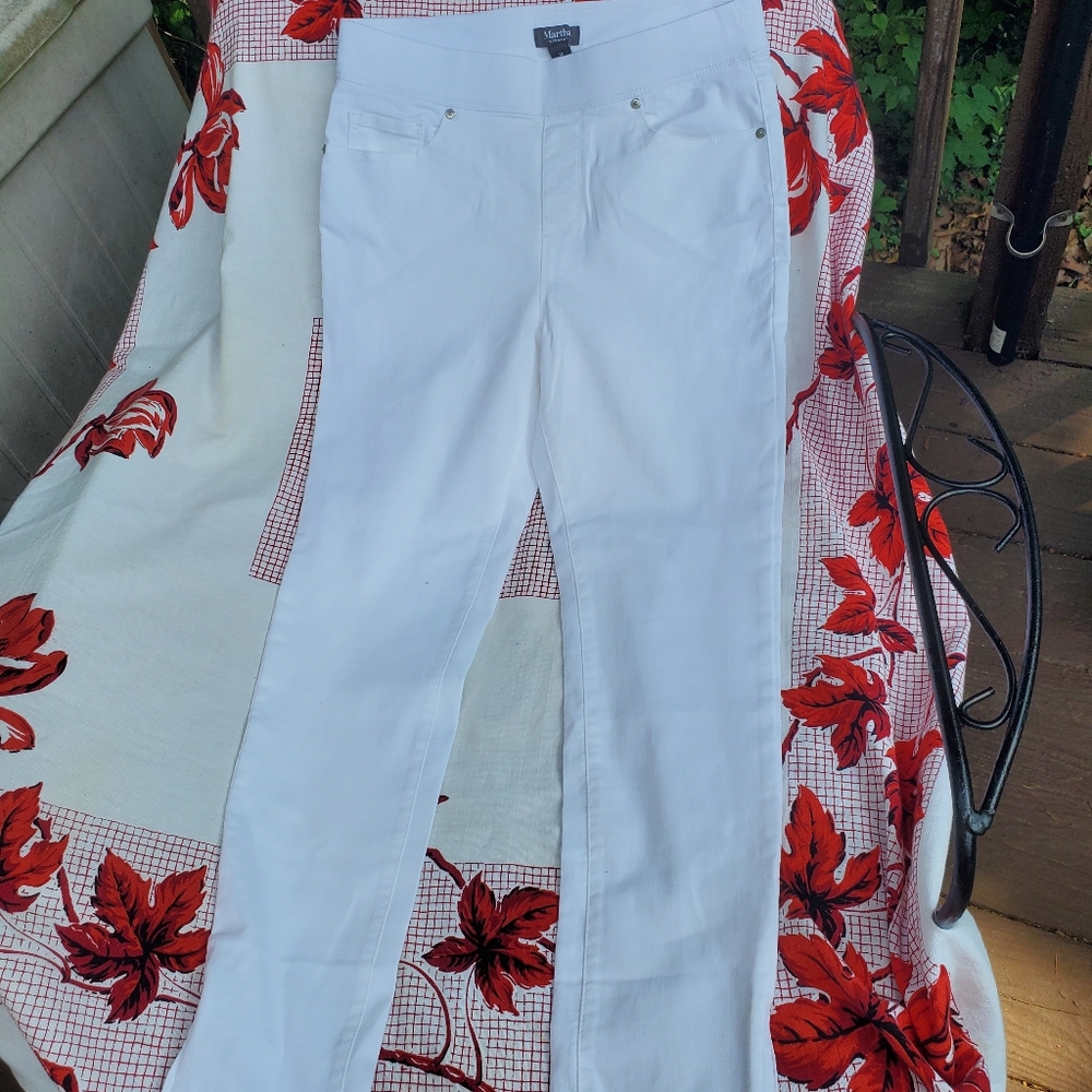 NWOT Martha Stewart Ankle zip jeans